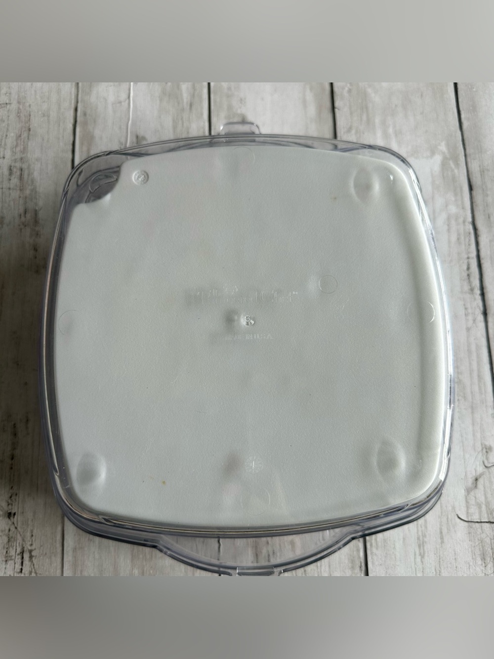 PREOWNED THE PAMPERED CHEF COOL AND SERVE SMALL WHITE TRAY WITH LID - Picture 2 of 3